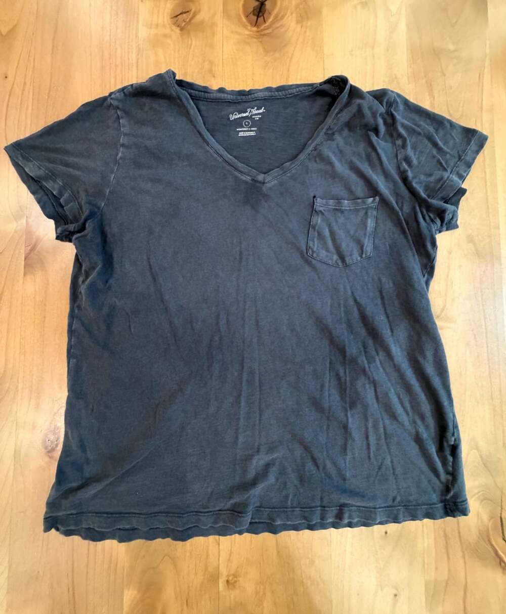 Universal Thread Monterey V-Neck Pocket T-Shirt Size L